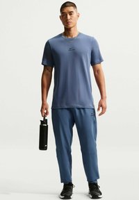 Niet geselecteerd, diffused blue/black