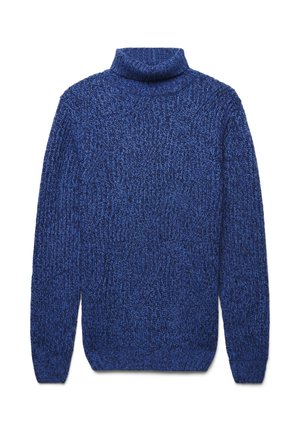 Blauer Strickpullover mit hohem Kragen und langen Ärmeln, der ein strukturiertes Muster aufweist. Weiches, voluminöses Garn verleiht ihm eine extra Dimension.
