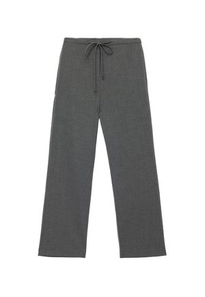 Grå lige ben bukser med snor i taljen, lavet af et struktureret stof, vist fladt på en hvid baggrund.