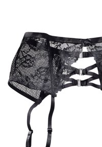 Cinta de liga de encaje negro con paneles de encaje transparente, tirantes ajustables, herramientas decorativas y un patrón floral en el encaje.