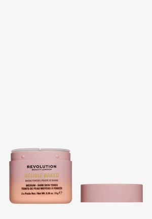 Poudre cuite Double Baked de Revolution Beauty London pour teints moyens à foncés dans un pot rose avec le couvercle posé à côté.
