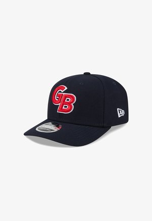 Marineblaue Baseballkappe mit rot-weiß besticktem "GB" auf der Vorderseite und weißem New Era-Logo an der Seite.