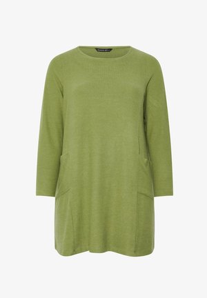 Túnica de manga larga en verde oliva con un escote redondo y dos bolsillos laterales. Textura suave y corte relajado, dobladillo ligeramente curvado en la parte inferior.