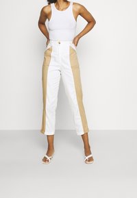 Trendyol Tygbyxor - off-white