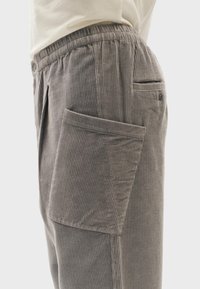 Thinking Mu SLACKS MAX - Pantaloni - light grey