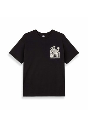 Czarny bawełniany t-shirt z graficznym nadrukiem na lewej piersi. Krótkie rękawy i okrągły dekolt, z miękką teksturą materiału.