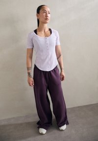 Champion EMOTIONAL DANCE WIDE LEG PANTS - Treniņtērpa apakšdaļas - purple