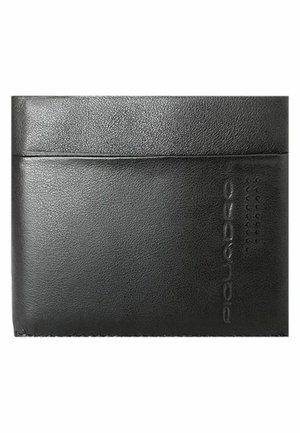 Portafoglio in pelle nera con una finitura texturizzata, caratterizzato da una fascia superiore liscia, logo del marchio impresso e dettagli a motivo puntinato sui lati.