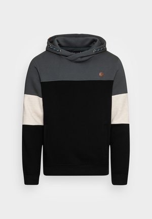 Sweat à capuche en gris foncé, noir et beige. Présente un tissu texturé, une capuche avec cordon de serrage et un patch logo sur la poitrine.
