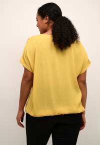 Kaffe Curve AMI STANLEY - Bluse - ochre