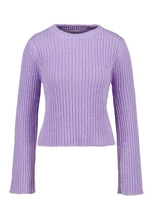 Lawendowy, prążkowany sweter z dzianiny, z długimi rękawami i okrągłym dekoltem, o lekko skróconym, dopasowanym kroju.