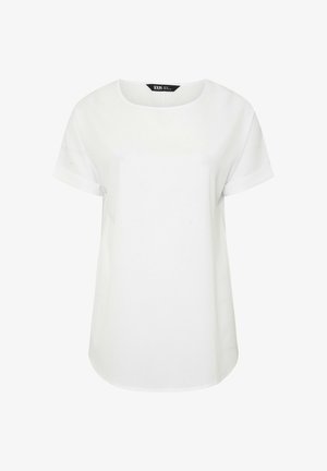 Biała krótka bluzka z krótkim rękawem, okrągłym dekoltem i delikatnymi bocznymi rozcięciami, prezentowana na jednolitym białym tle.