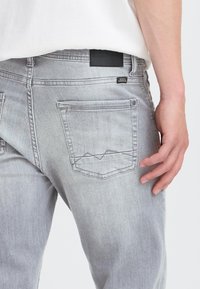 Nevybrané, denim grey