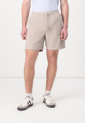 EASY - Shorts - frosty morning