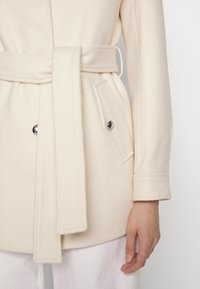 Morgan Abrigo corto - off-white