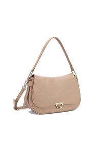 Borsa a tracolla in pelle beige caratterizzata da una superficie liscia, forma curva, tracolla rimovibile e accessori metallici alla chiusura.