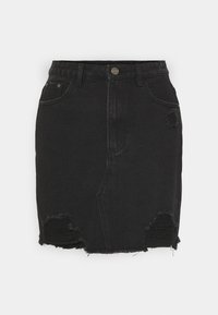 Gonna di jeans nera con vita alta, orlo strappato con bordi sfrangiati e due tasche frontali. Il tessuto ha una texture liscia.