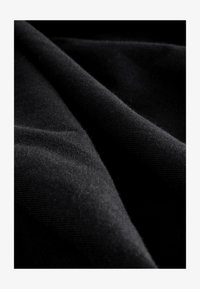 Unausgewählt, black