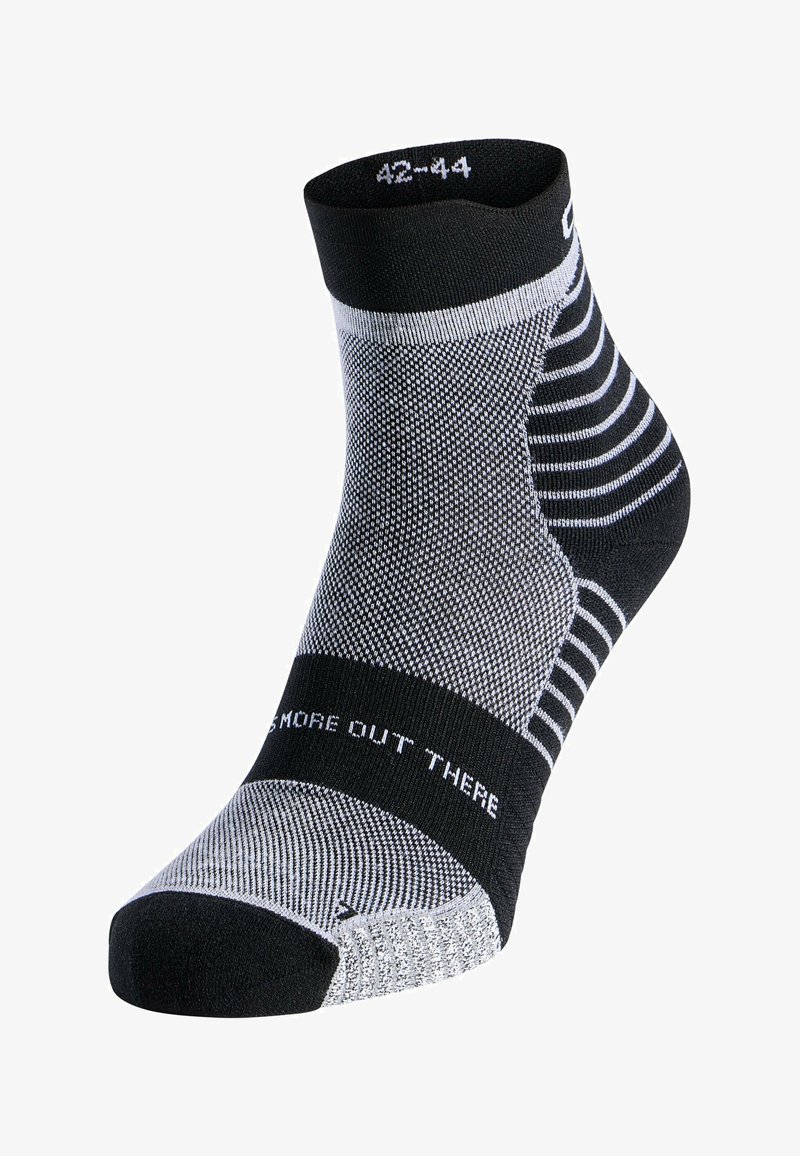 Schwarzer und grauer Knöchelsocken mit weißen Streifen und Mustern, Größe 42-44 auf der Innenseite der Bündchen gedruckt, und Text "MORE OUT THERE" auf dem Fußband.