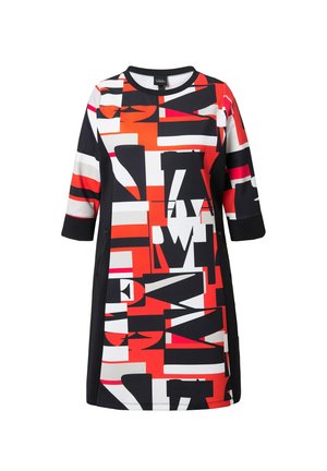 Kleurvolle jurk met een mix van zwarte, rode, witte en grijze geometrische patronen. Gemaakt van zachte stof met een ronde hals en driekwart mouwen.