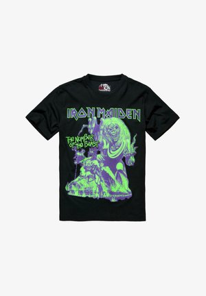 Čierne bavlnené tričko s grafickým potlačou kostrovej postavy a plameňov, s zelenými a fialovými akcentami a tučným textom "IRON MAIDEN."