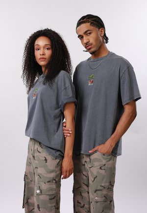 YOURTURN UNISEX - Μπλουζάκι με στάμπα - grey