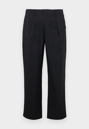 Svarta byxor med rak passform, med veck fram, knappstängning och slät tygstruktur.