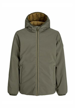 Oliwkowa, ocieplana kurtka z kapturem, z złotym zamkiem błyskawicznym, bocznymi kieszeniami i pikowaną brązową podszewką dla dodatkowego ciepła.