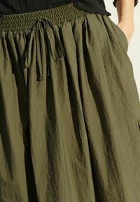 Next PARACHUTE   REGULAR FIT - Maksihame - khaki green