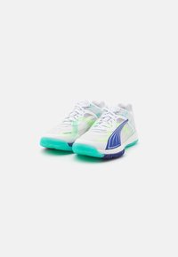 Puma ACCELERATE NITRO SQD W+ - Handbalschoenen - white/electric peppermint/fizzy apple