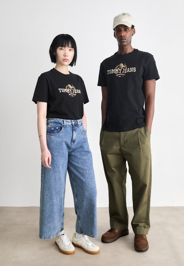 VARSITY NOVELTY TEE UNISEX - Print T-shirt4