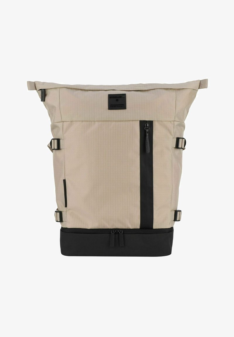 Bež nahrbtnik z valjčkom na vrhu in črnim dnom, z zaklopnim sprednjim žepom in nastavljivimi stranskimi trakovi. Tekstura tkanine s subtilnim mrežastim vzorcem.