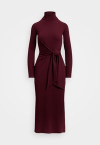 Burgundy pitkähihaisessa mekossa on kauluspanta, vyötärön solmukuvio ja tiukka siluetti. Silkkinen pinta, lattiaa hipova pituus.