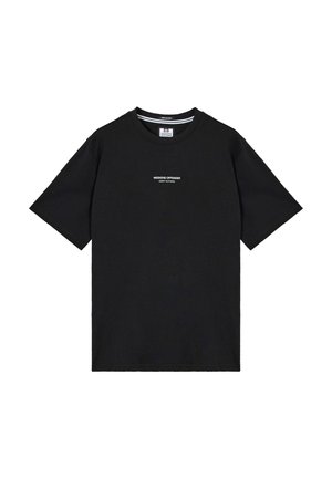 Zwart T-shirt met korte mouwen en een kleine witte tekst "WEEKEND OFFENDER ADMIT NOTHING" gecentreerd op de borst en een ronde hals.