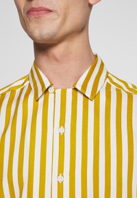 Only & Sons ONSWAYNE LIFE - Camisa - golden spice
