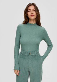 QS MIT ROLLSAUM - Longsleeve - minze