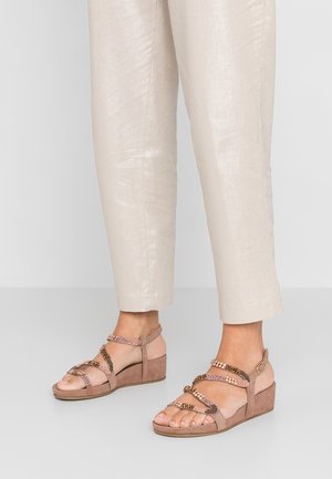 Wedge sandals - cognac