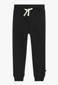 Sorte joggingbukser lavet af blødt stof, med en elastisk taljebånd med hvid snor, to sidelommer og tilspidsede manchetter ved anklerne.