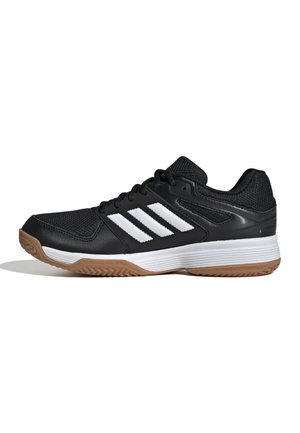 Chaussure de sport noir et blanc avec semelle en gomme, tige en mesh, bandes blanches sur le côté et lacets noirs, vue de profil.