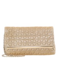 Beżowa pikowana kopertówka z eko zamszu z złotym metalowym paskiem i łańcuszkiem. Posiada prostokątny kształt i trójkątny wzór na całej powierzchni.