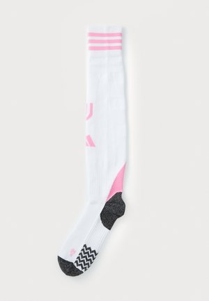 Hvite sportssokker med rosa striper øverst, forsterket hæl og en strukturert svart såle med sikksakkmønster.