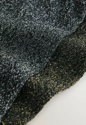 Czarna i złota metaliczna dzianina o teksturowanej powierzchni, zawierająca subtelny blask i falisty brzeg. Miękki, elastyczny materiał.