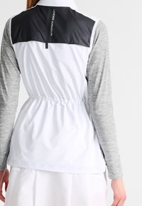 Under Armour Weste - white