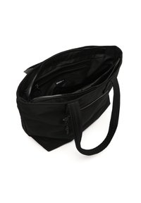 Czarna torba na ramię wykonana z miękkiego materiału, z zamknięciem na zamek, wyłożonym wnętrzem oraz wieloma wewnętrznymi kieszeniami do organizacji.