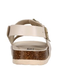 Beige nahka sandaalit, joissa on kaksi yläremmiä, kultasävytteinen solki ja korkkiteksturinen välikartio. Tasapohja, jossa on hieman kohotettu kantapää.