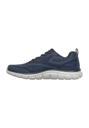 Marineblaue Sportschuh mit Mesh-Obermaterial, Schnürverschluss, weißer segmentierter Sohle und Fersenschlaufe auf einfarbig weißem Hintergrund.