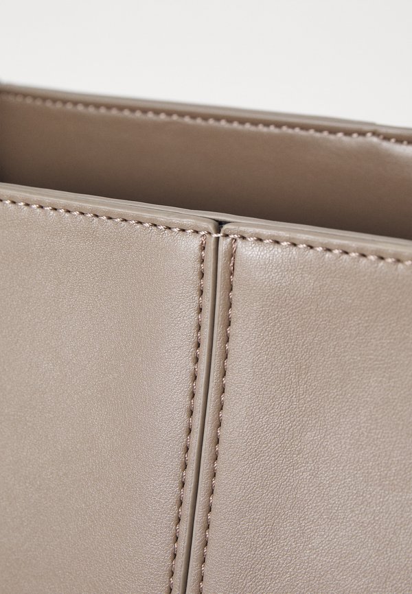 CASSET SOFT STRUCTURE - Handbag4