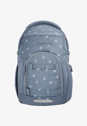 Blauwe Coocazoo rugzak met witte madeliefjesprint, voorkant met ritsvak, verstelbare riemen en bovenste handvat.