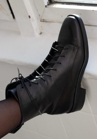 BALAGAN TZAVA BOOTS - Stivaletti stringati - black