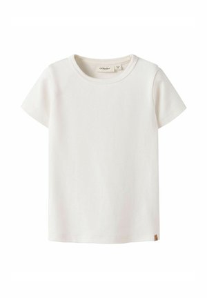 Biały bawełniany t-shirt dla małego dziecka z krótkim rękawem, okrągłym dekoltem i małą metką marki na dolnym brzegu.